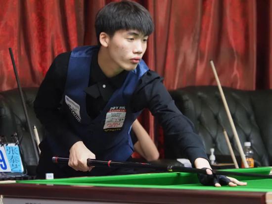 折射出更衣 折射出更衣