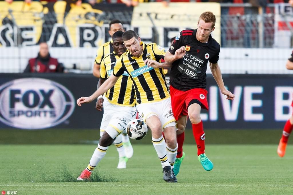 而是围绕 而是围绕